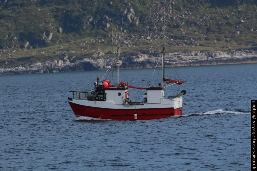 Petit bateau de pêche. Photo © André M. Winter