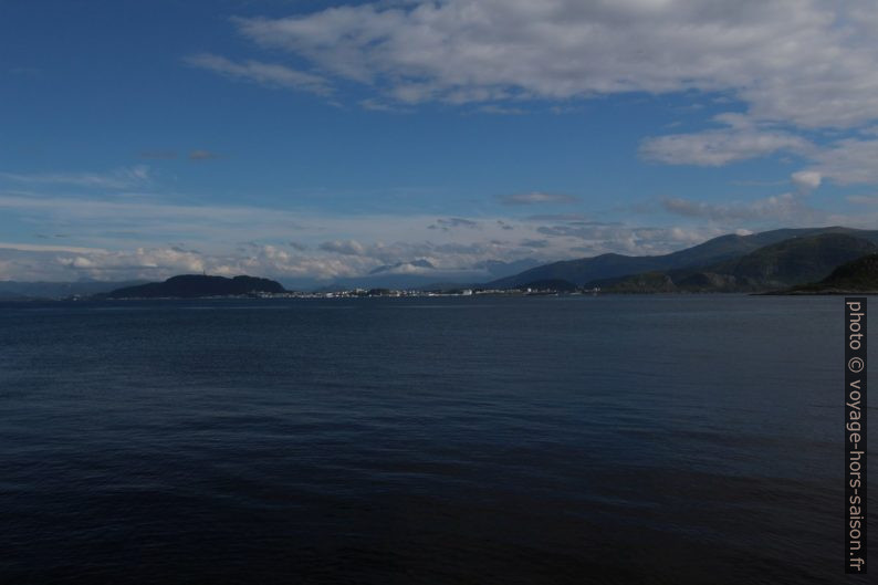 Ålesund au sud du Valderhaugfjord. Photo © André M. Winter