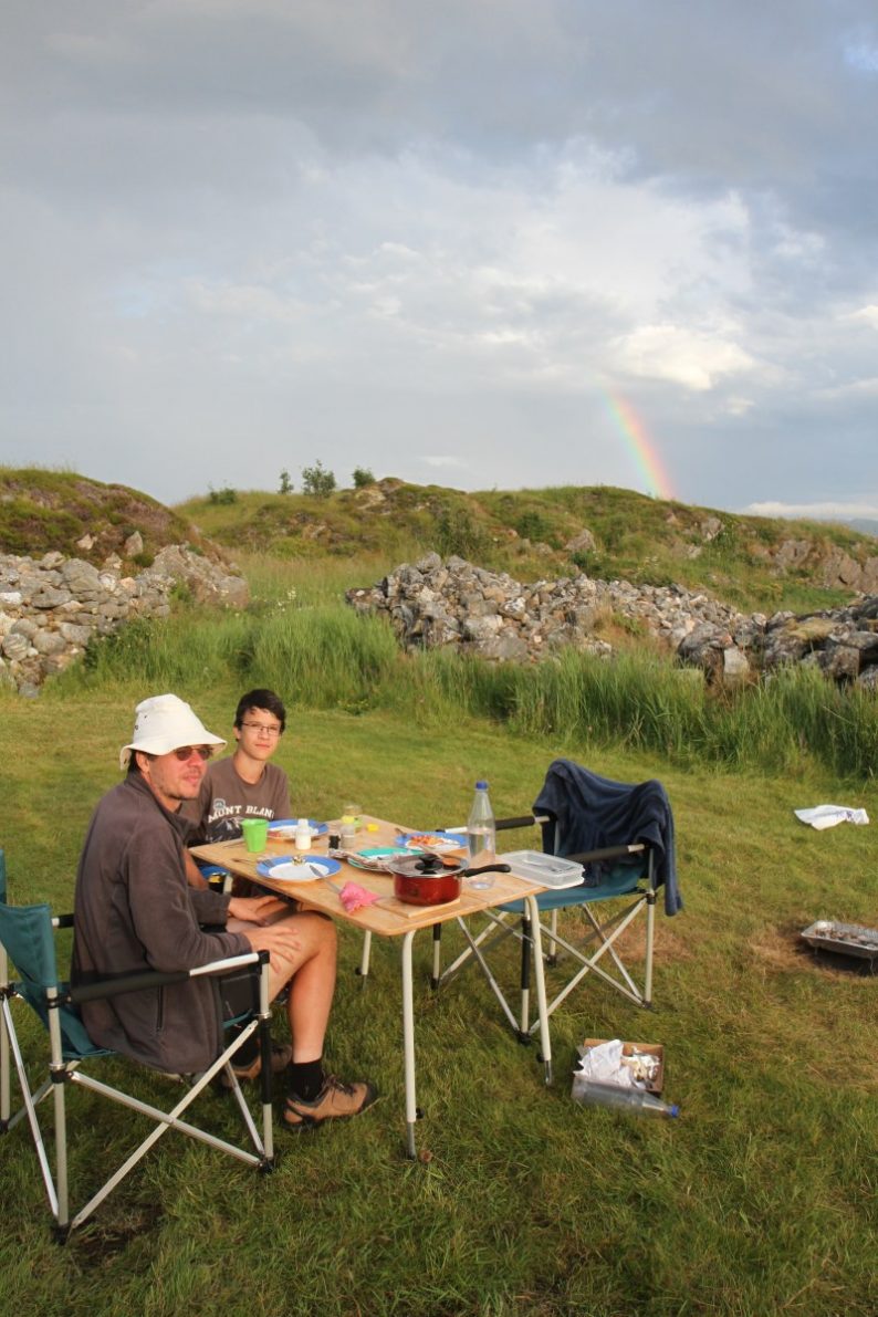 André et Nicolas lors du dîner. Photo © Alex Medwedeff