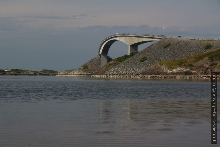 Courbure du pont de Storseisundet. Photo © André M. Winter