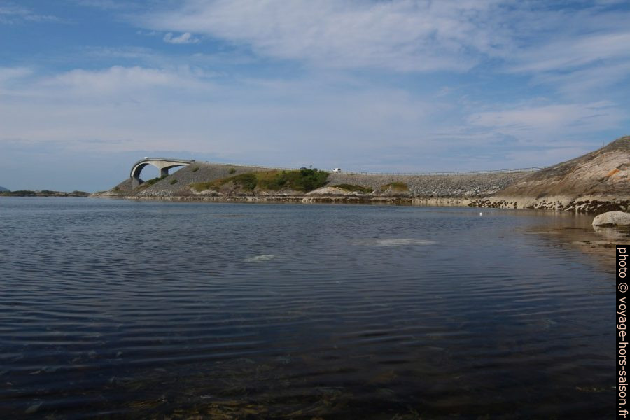 Lauvøyfjorden et pont de Storseisundet. Photo © André M. Winter