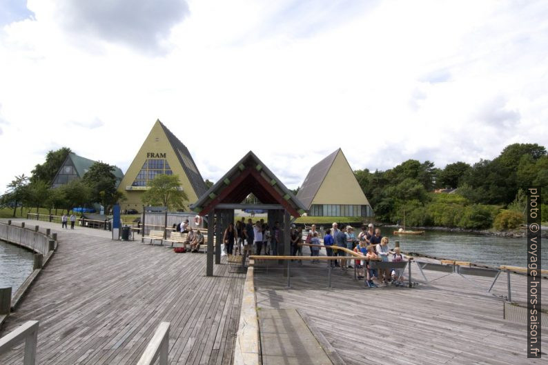 Embarcadère de Bygdøynes et toits du Musée du Fram. Photo © André M. Winter