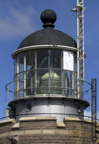 Lanterne avec lentille de Fresnel du phare de Kullen. Photo © André M. Winter