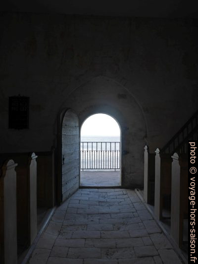 Porte donnant sur le chœur disparu de l'ancienne église de Højerup. Photo © Nicolas Medwedeff