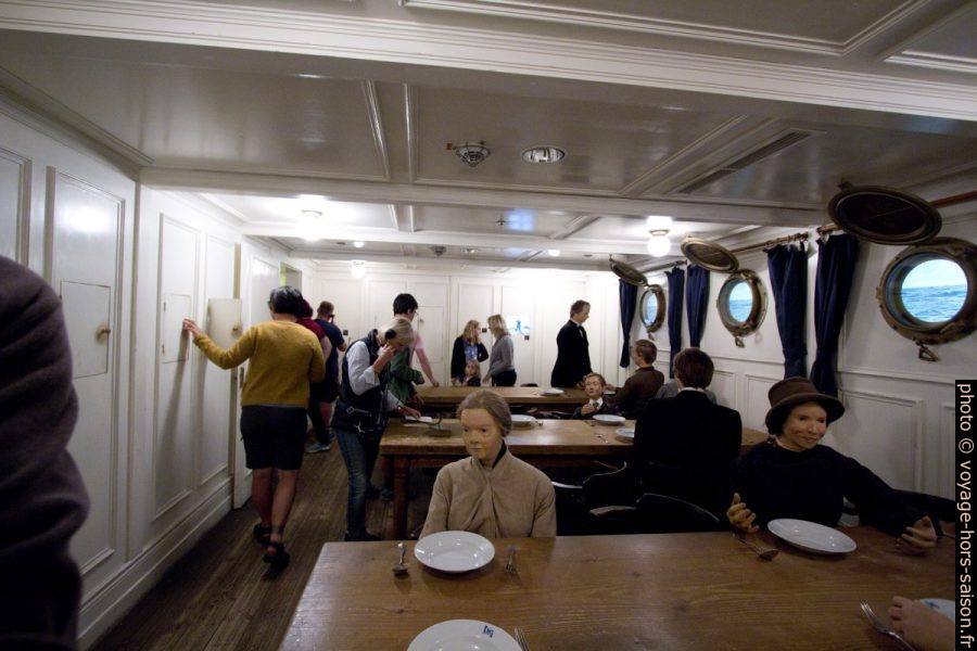 Cantine sur un vapeur de 1929. Photo © André M. Winter