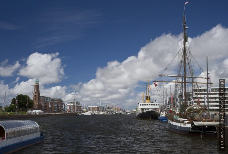 Bassin du nouveau port de Bremerhaven. Photo © Alex Medwedeff