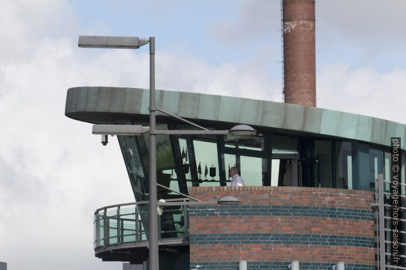 Poste de commande de l'écluse Schleuse Neuer Hafen. Photo © André M. Winter