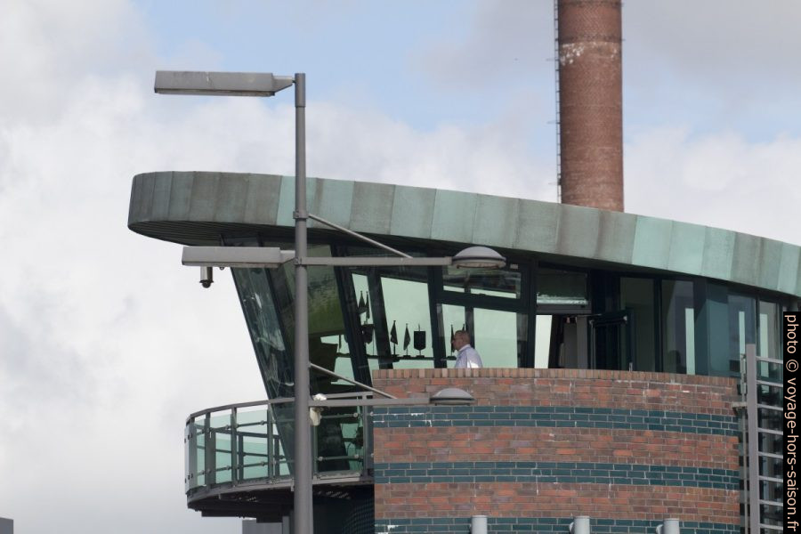 Poste de commande de l'écluse Schleuse Neuer Hafen. Photo © André M. Winter