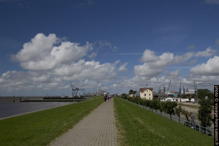 Kommodore-Ziegenbein-Promenade. Photo © André M. Winter