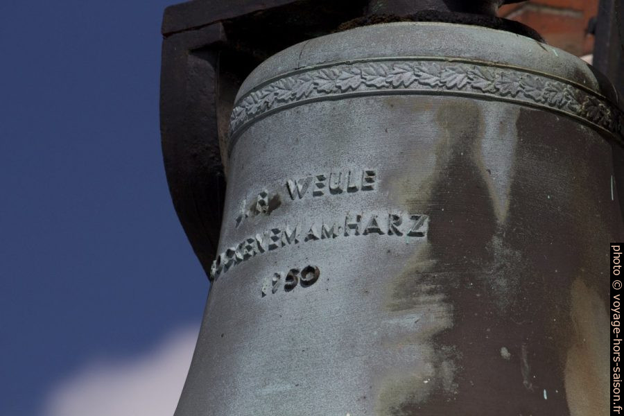 Cloche de la société J. F. Weule sur le Pingelturm. Photo © André M. Winter