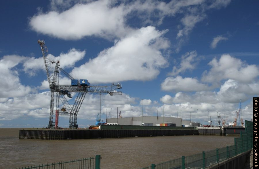 Grues de port de Columbuskaje. Photo © Alex Medwedeff