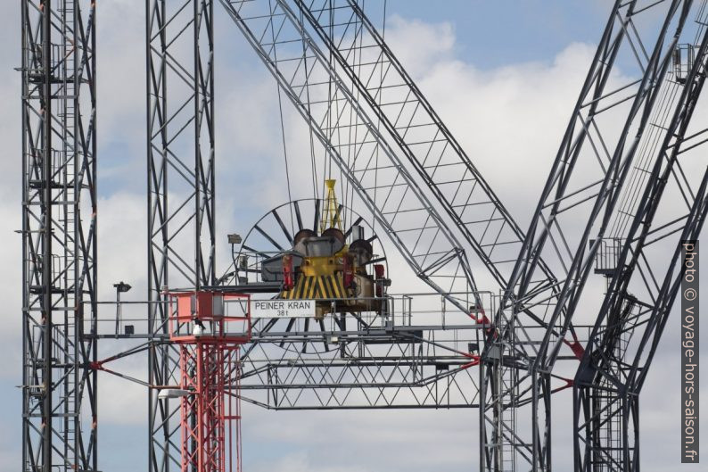 Grue de port Peiner Kran de 38t. Photo © André M. Winter