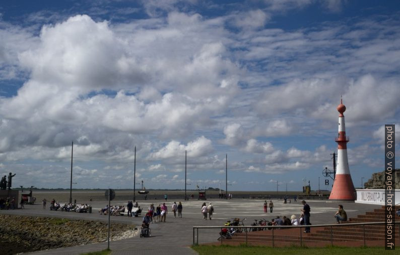 Willy-Brandt-Platz et le phare Bremerhaven Unterfeuer. Photo © Alex Medwedeff