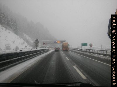 Temps neigeux sur l'autoroute du Brenner. Photo © André M. Winter