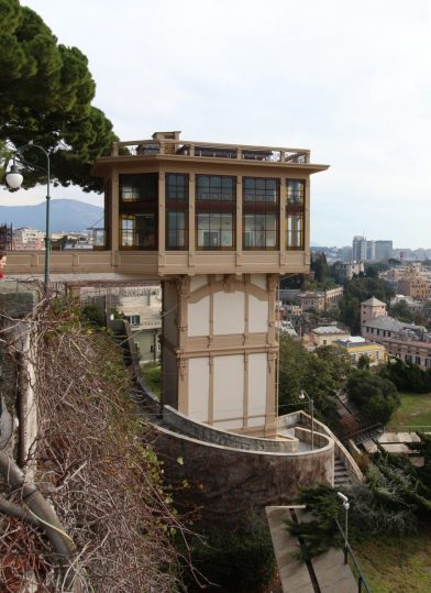 Partie haute de l'ascenseur du Castelletto. Photo © André M. Winter