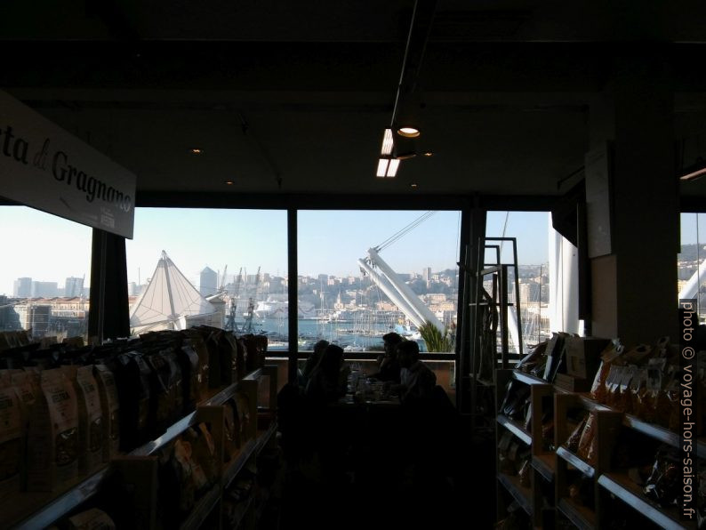 Dans le magasin Eataly Genova. Photo © André M. Winter