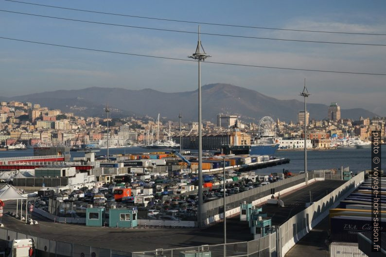 Port ferry de Gênes. Photo © Alex Medwedeff