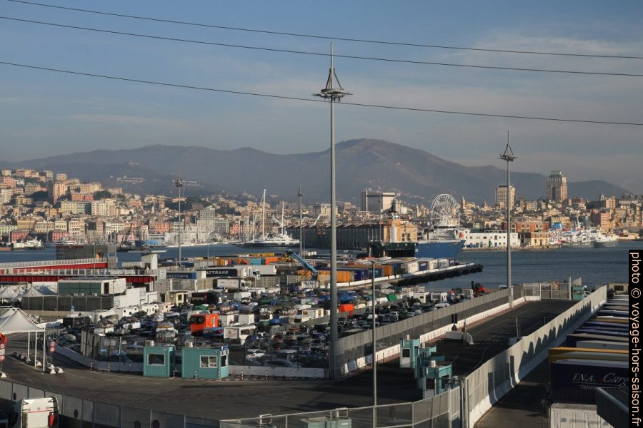 Port ferry de Gênes. Photo © Alex Medwedeff