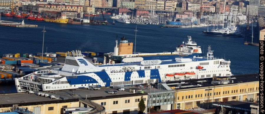 Ferry Splendid de GNV dans le port de Gênes. Photo © André M. Winter