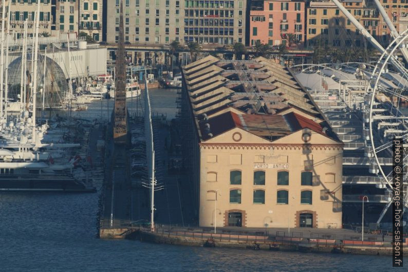 Anciens entrepôts du Porto Antico. Photo © André M. Winter