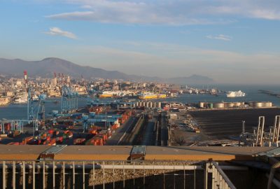 Vue par dessus le Porto Antico vers l'est. Photo © André M. Winter