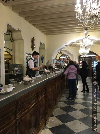 Dans la Pasticceria Mangini. Photo © Alex Medwedeff