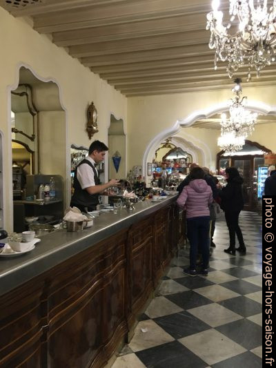 Dans la Pasticceria Mangini. Photo © Alex Medwedeff
