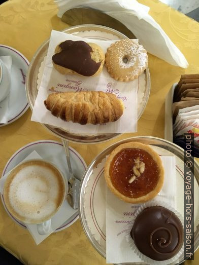 Pâtisseries de la Pasticceria Mangini. Photo © Alex Medwedeff