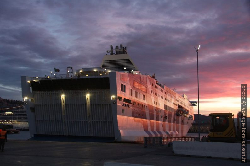 Ferry Excelsior de GNV le matin à Gênes. Photo © André M. Winter