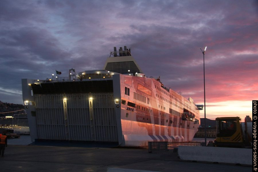 Ferry Excelsior de GNV le matin à Gênes. Photo © André M. Winter