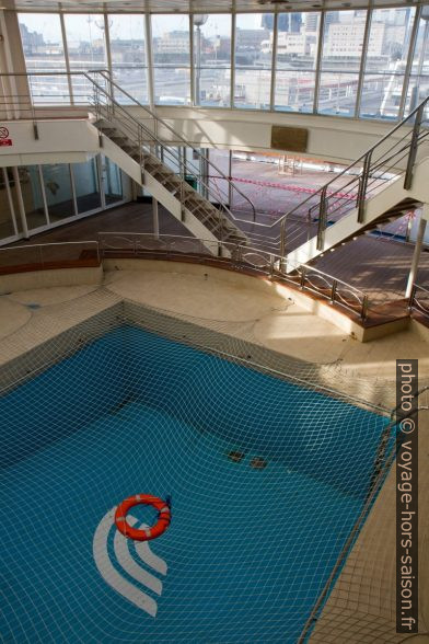 Piscine déactivé du Ferry Excelsior de la GNV. Photo © André M. Winter