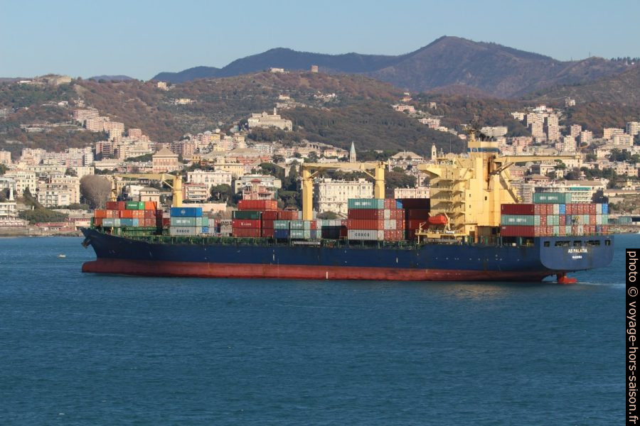 Porte-containers As Palatia. Photo © André M. Winter
