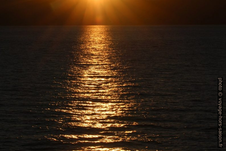 Coucher de soleil sur la mer. Photo © André M. Winter