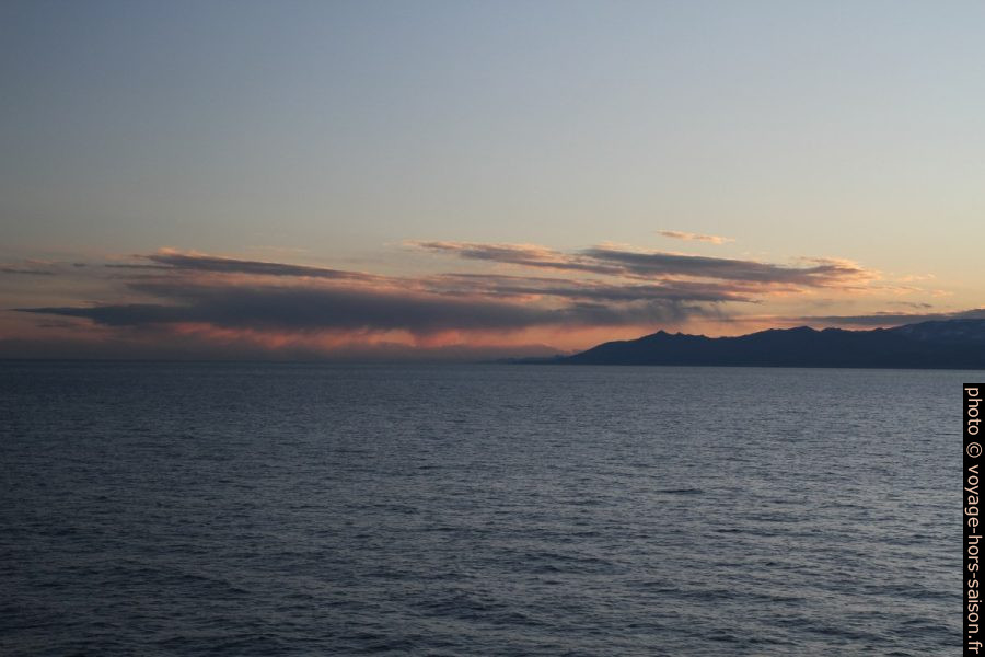 Nuit sur l'est de la Corse. Photo © Alex Medwedeff
