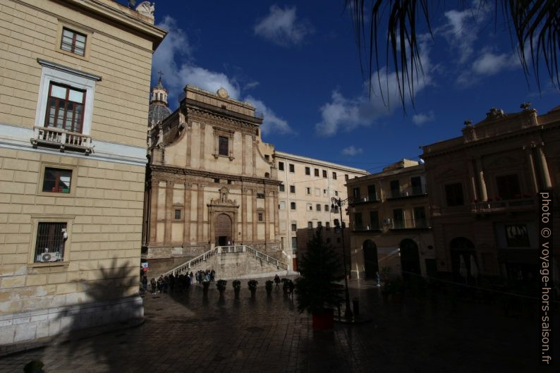 La Chiesa di Santa Catarina et le Teatro Bellini. Photo © André M. Winter