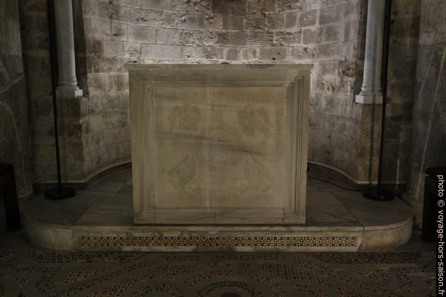 Autel de l'église San Cataldo. Photo © André M. Winter