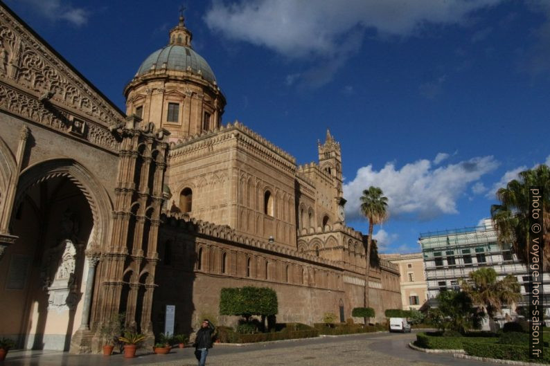 Façade sud de la cathédrale de Palerme. Photo © André M. Winter