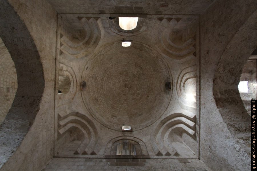 Une coupole sur trompes de l'église Saint-Jean des Ermites. Photo © André M. Winter