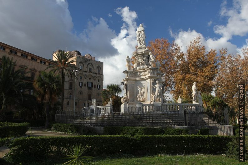 Monument du Teatro Marmoreo. Photo © Alex Medwedeff