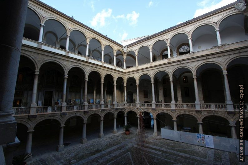 Cour du Palazzo dei Normanni. Photo © André M. Winter