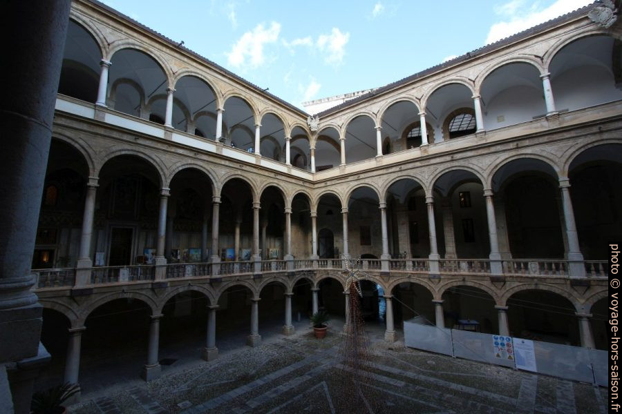 Cour du Palazzo dei Normanni. Photo © André M. Winter