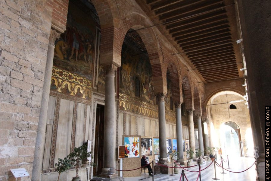 Accès à la Chapelle Palatine au premier étage du Palazzo dei Normanni. Photo © André M. Winter