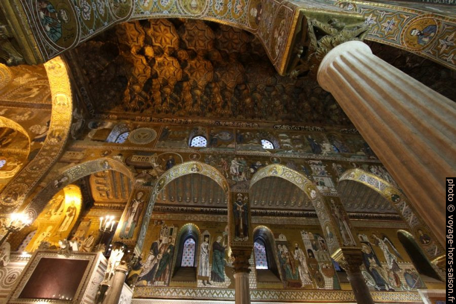 Voûtes et plafond ouvragé à la manière arabe de la Chapelle Palatine. Photo © André M. Winter