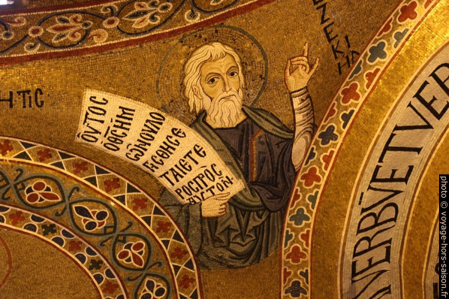 Un saint à barbe blanche en mosaïque dans la Chapelle Palatine. Photo © André M. Winter