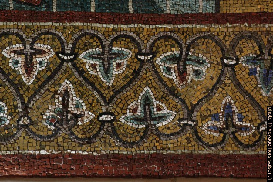 Détail d'une frise de mosaïques dans la Chapelle Palatine. Photo © André M. Winter