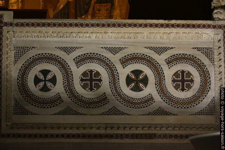 Mosaïques incrustés de la chaire de la Chapelle Palatine. Photo © André M. Winter