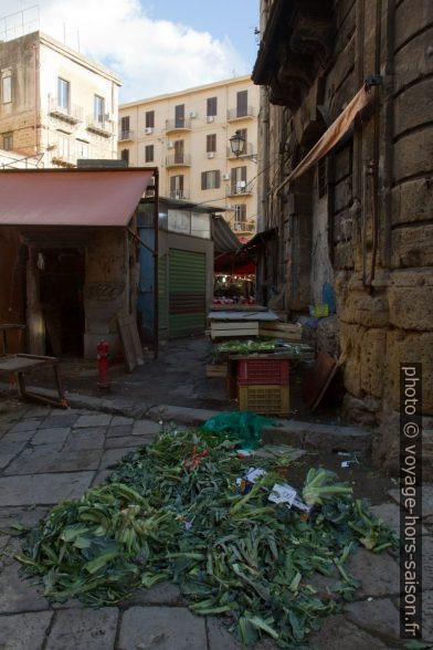 Fin de marché de Ballarò. Photo © Alex Medwedeff