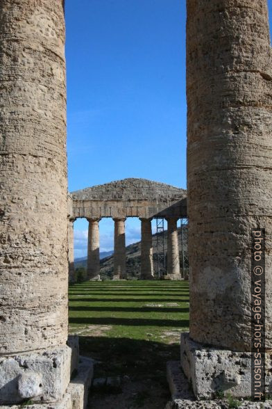 Cella inexistante du temple de Segesta. Photo © André M. Winter