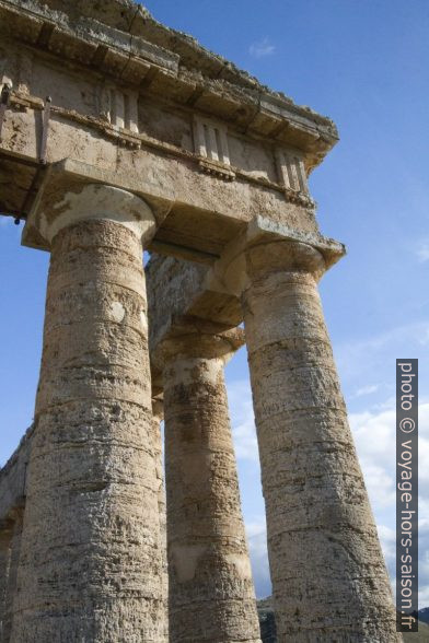 Coin sud-ouest du temple de Segesta. Photo © André M. Winter