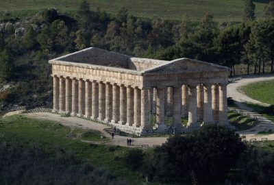 Temple de Segesta vu de plus haut. Photo © André M. Winter